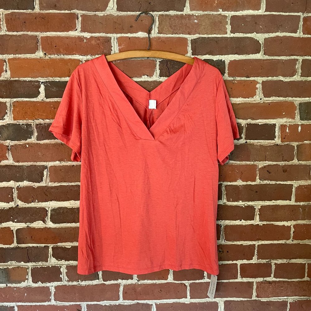 intimissimi Short Sleeve V-neck Top in Coral, NWT, size Medium
